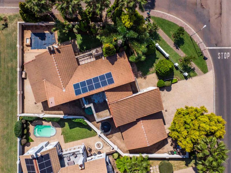 Spacious 4-Bedroom Family Home with Pool & Solar - Photo 3