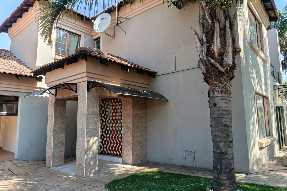 MODERN FAMILY HOME IN AMBERFIELD RIDGE ESTATE - Photo 2