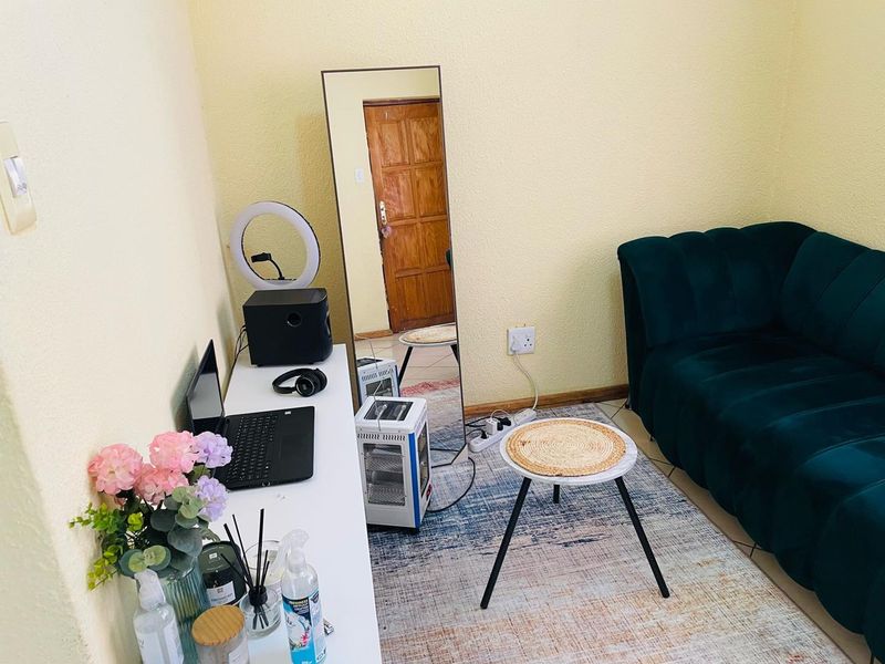 Beautiful Bachelor unit in Rustenburg - Photo 3