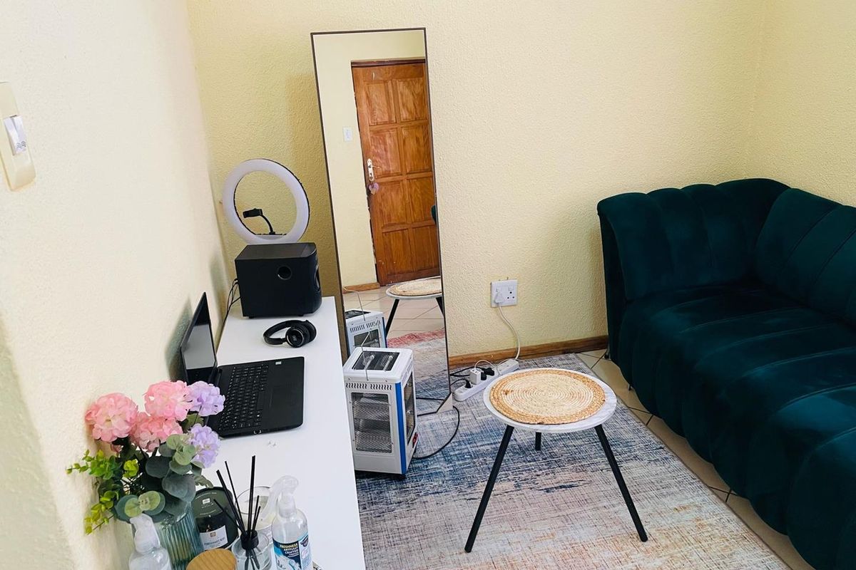 Beautiful Bachelor unit in Rustenburg - Photo 3