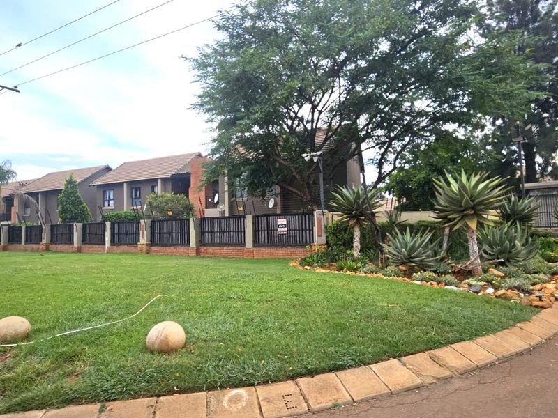 2 Bedroom Apartment In Symphony Park Hartbeespoort - Photo 2