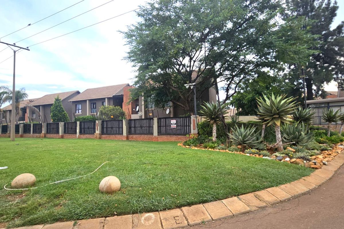 2 Bedroom Apartment In Symphony Park Hartbeespoort - Photo 2