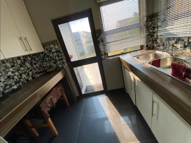 luxurious 6 bedrooms home for sale in Theresapark - Photo 4