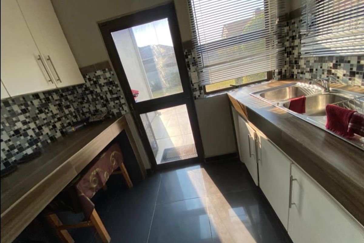 luxurious 6 bedrooms home for sale in Theresapark - Photo 4