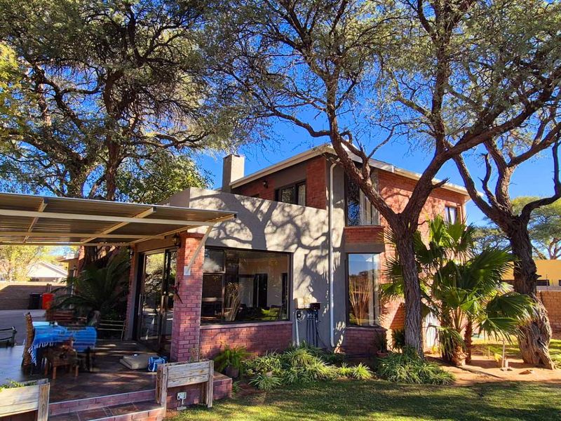 This property is perfect for a family looking for a spacious & modern home in a serene environment! - Photo 5