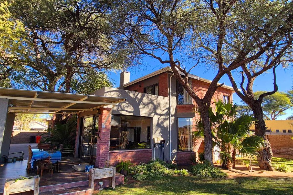 This property is perfect for a family looking for a spacious & modern home in a serene environment! - Photo 5