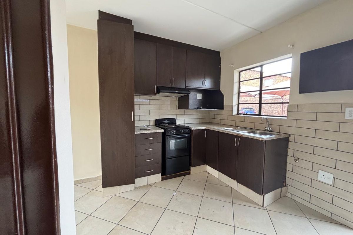 1 Bedroom Apartment for sale in Kempton Park - Photo 4