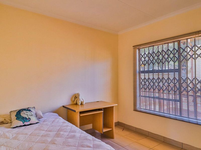 Neat 3 Bedroom townhouse for sale in Heatherview Gardens - Photo 10