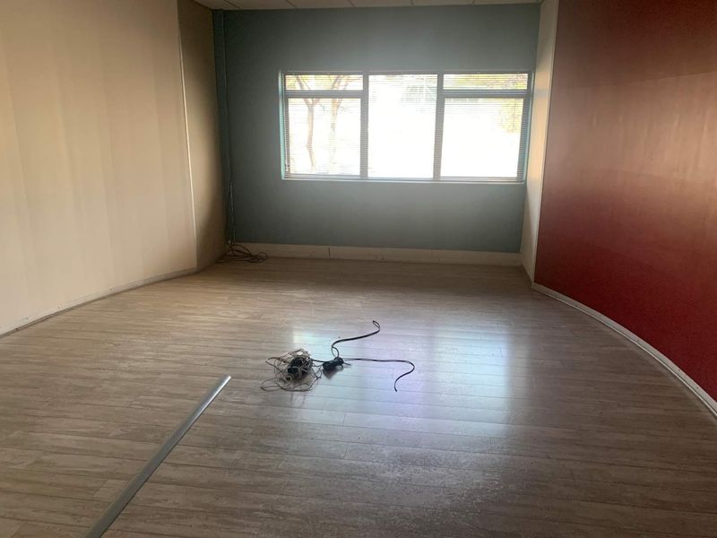 388m2 Office Space To Let | 39 Empire Road, Parktown - Photo 9