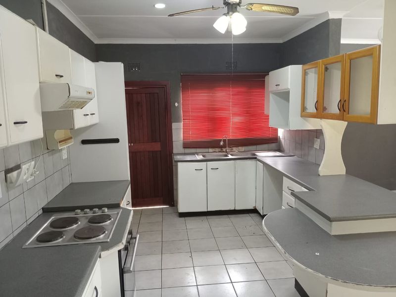 Welcome to this charming 3-bedroom home that perfectly combines classic character with modern comfort! - Photo 8