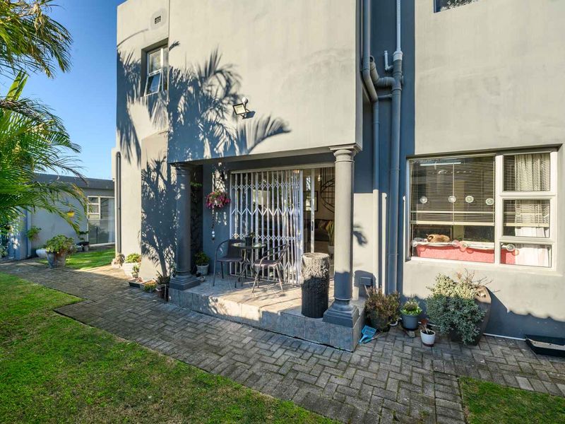 Prime corner stand- Dual Dwelling opportunity in sought-after area! - Photo 3