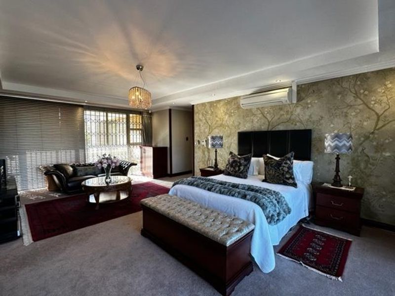 Indulge in opulence: A magnificent home for sale! - Photo 3