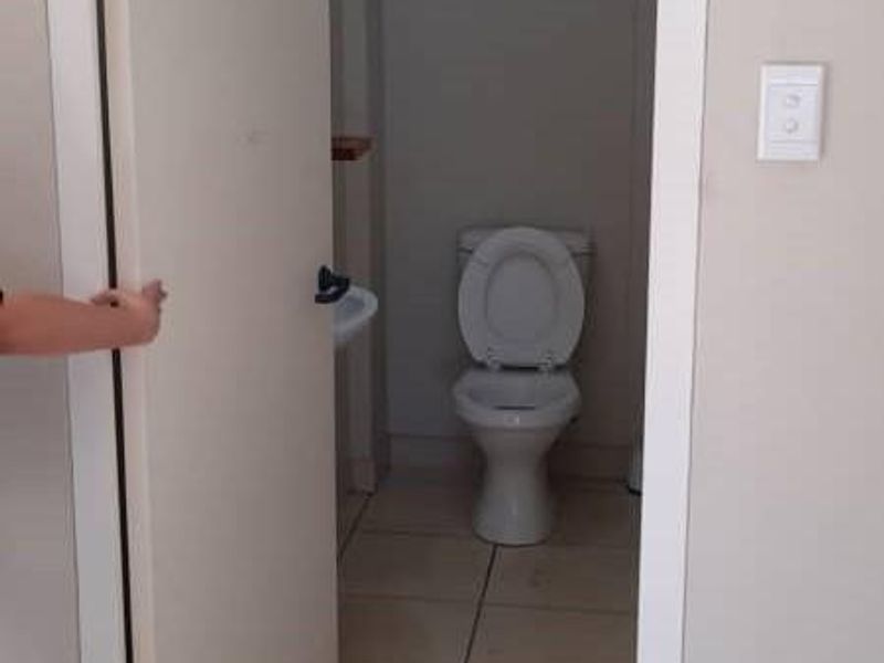 Warehouse with offices in Town - Photo 4