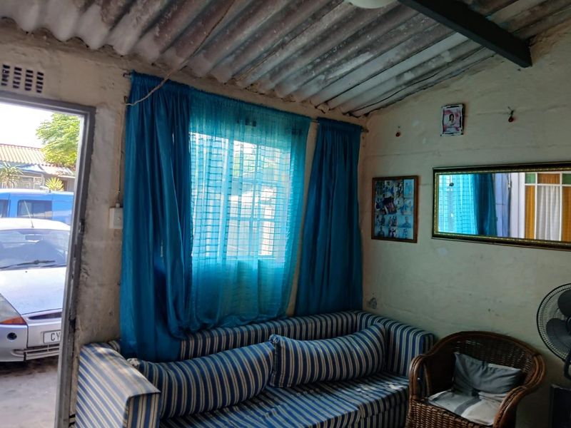 Semi-Attached 1Bedroom Property for Sale in Scottsdene - Photo 9