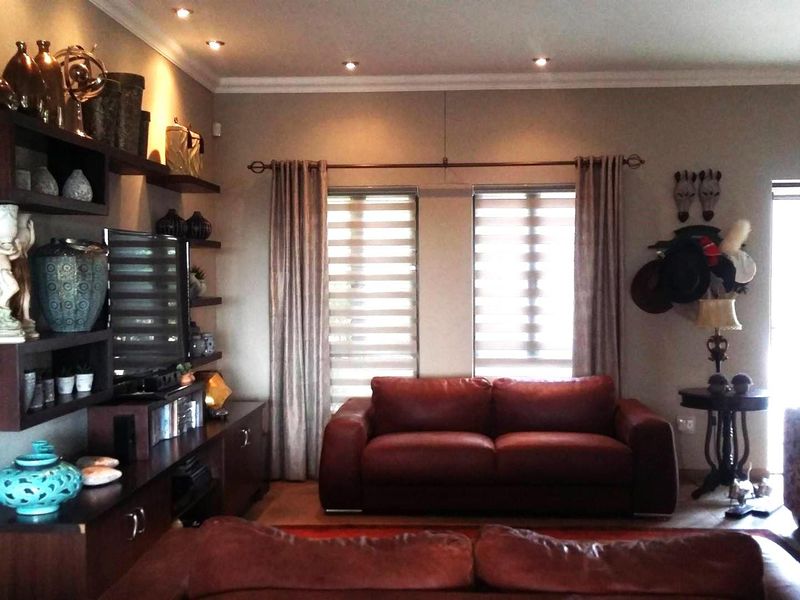AMAZING HOME ON ONE LEVEL plus 2 Bedroom Flat N$6 800 000 mm - Photo 4