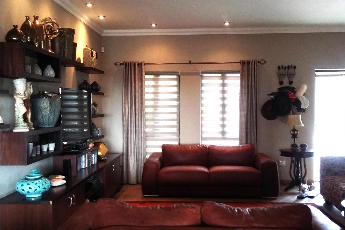 AMAZING HOME ON ONE LEVEL plus 2 Bedroom Flat N$6 800 000 mm - Photo 4