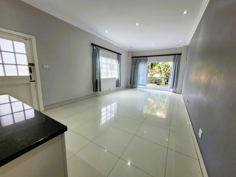 **Charming Two-Bedroom Apartment in the Heart of Musgrave** - Photo 4