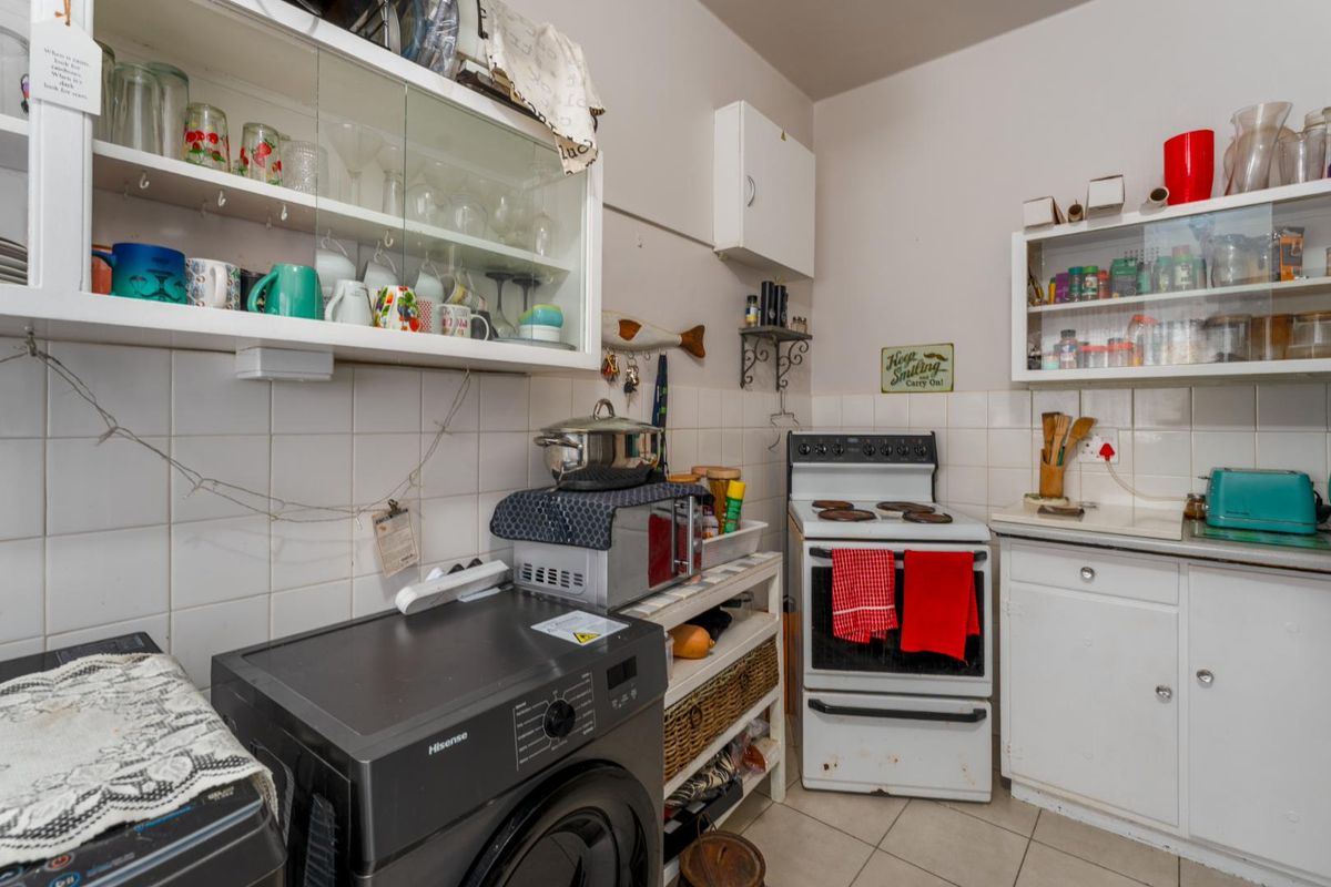 First floor living, close to the beach and shops. - Photo 5