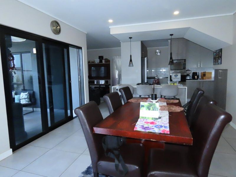 Luxury 3BR, 2.5BA Gem - Photo 6