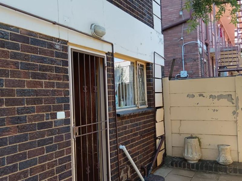 2 Bedroom Apartment for Sale in Croydon - Photo 3