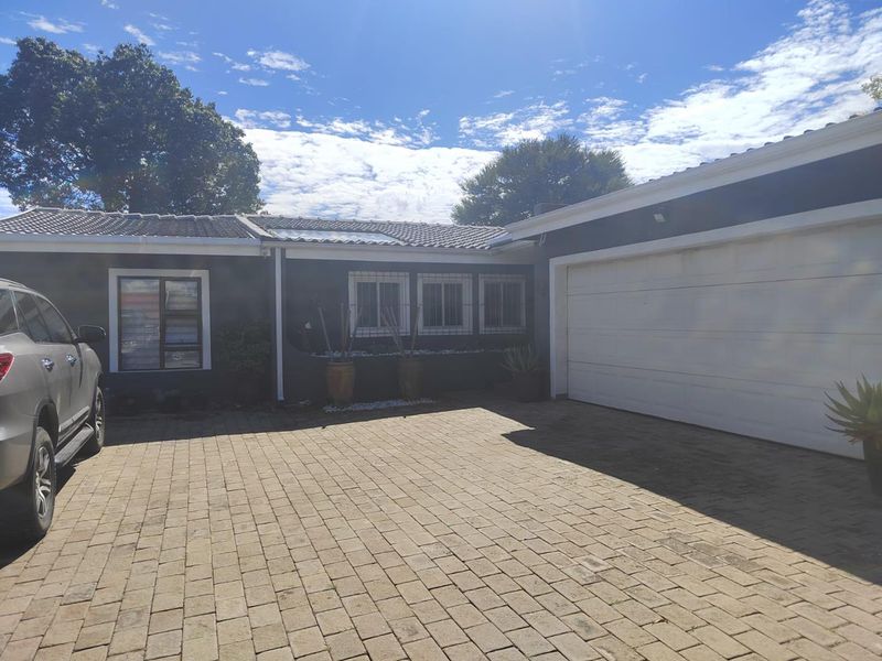 4 bedroom family home in Brackendowns with a pool and solar! - Photo 6