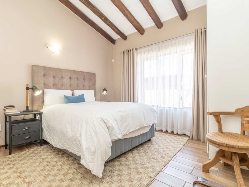 Spacious unit walking distance from Hillfox - Photo 8