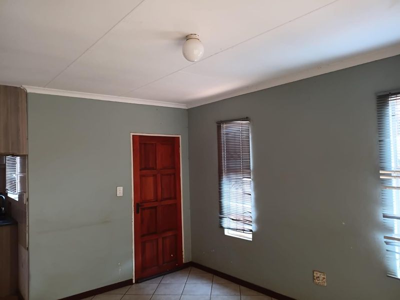 Spacious 3-Bedroom, 2-Bathroom Family Home in a Prime Pretoria Location - Photo 6