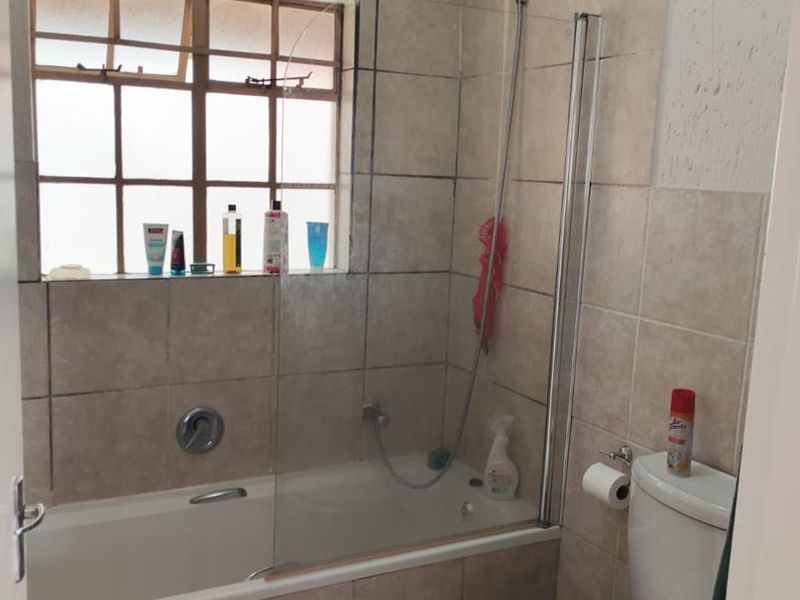 2 bedroom ground floor unit, walking distance from Eastrand Mall - investors+first time buyers! ideal property! - Photo 10