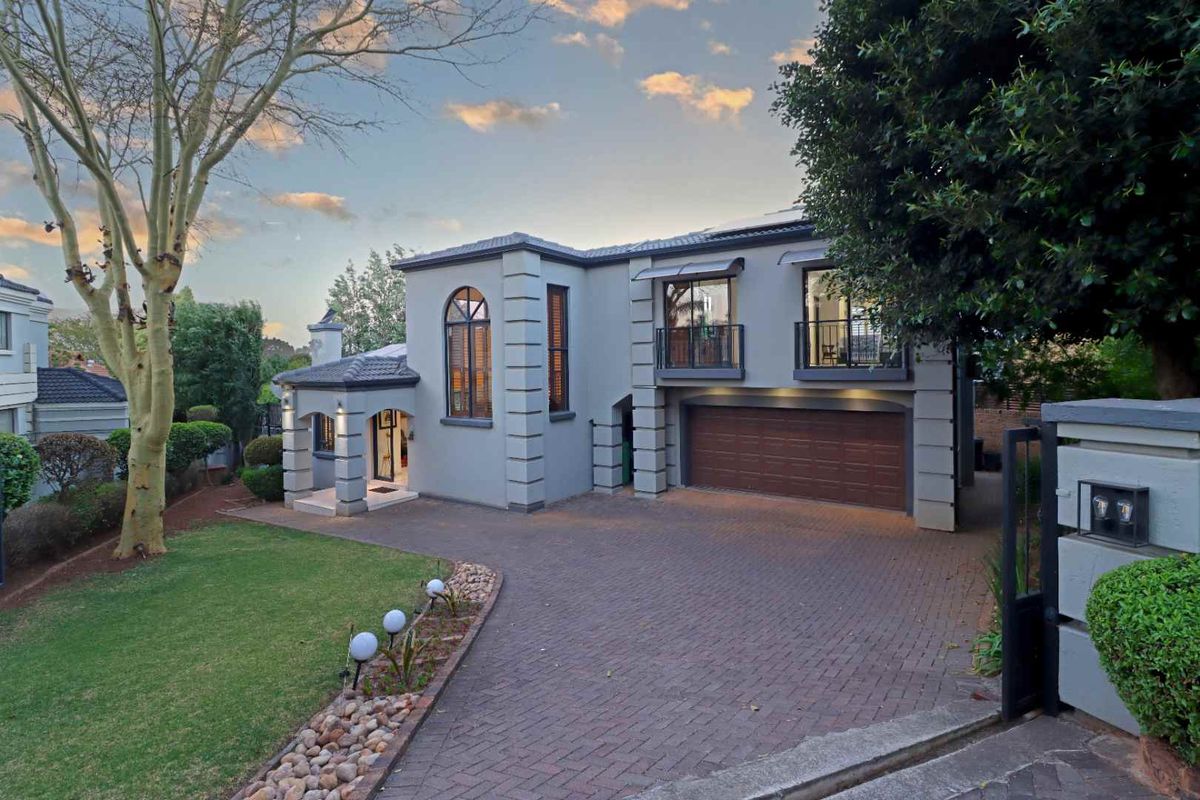 Exceptional 3 bedroom home in the sought after Featherbrook Estate. - Photo 2