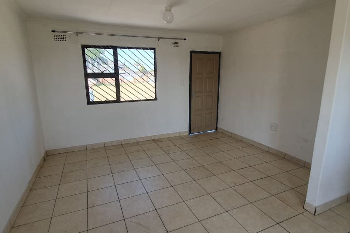 Welcome to this charming single-family home available for rent in the sought-after neighborhood of Brackenham. - Photo 5