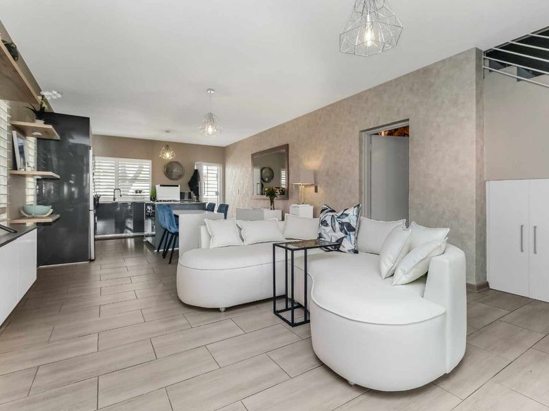 TURN THE KEY TO STYLISH DUPLEX LIVING, BOASTING MODERN DESIGN AND FLAWLESS PRESENTATION - Photo 8