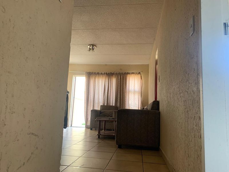 2 Bedroom apartment for sale in Aeroton, Johannesburg South. - Photo 3