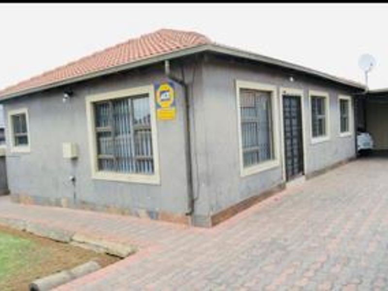 3 Bedroom House for sale in Alveda - Photo 2