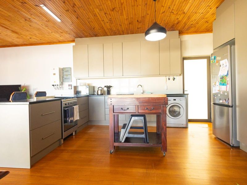 Spacious three-bedroom family home to rent in Parow Fairfield Estate - Photo 10
