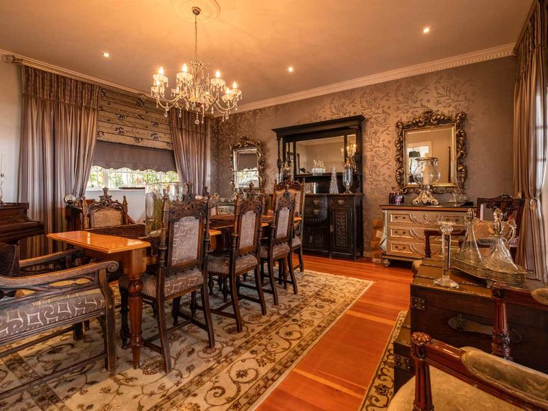 Immense Ambassador type double story mansion with 4 spacious living entities. - Photo 4