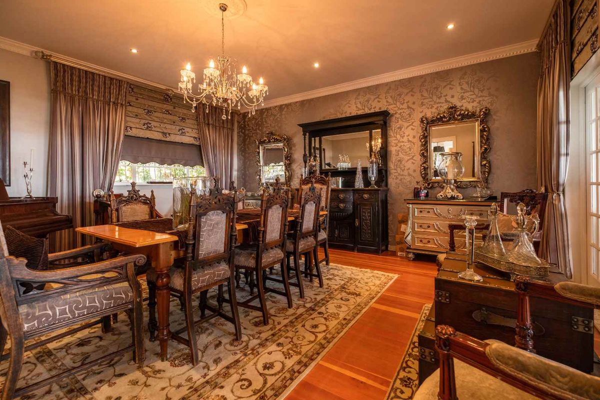Immense Ambassador type double story mansion with 4 spacious living entities. - Photo 4