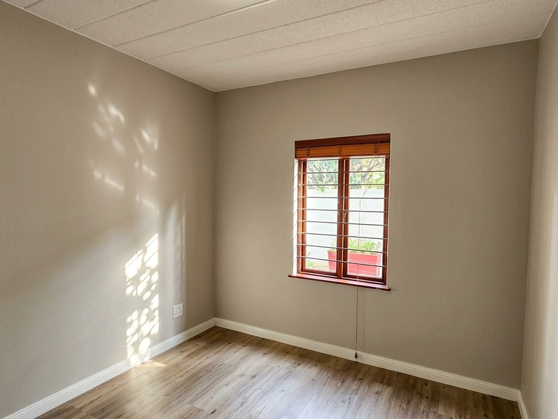 Stylish 2-Bedroom Apartment with Private Garden & Pet Friendly - Photo 10