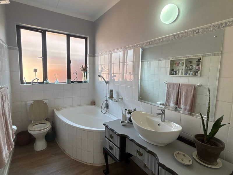 4-Bedroom Rental in Ambarlea, Hilton - Photo 7