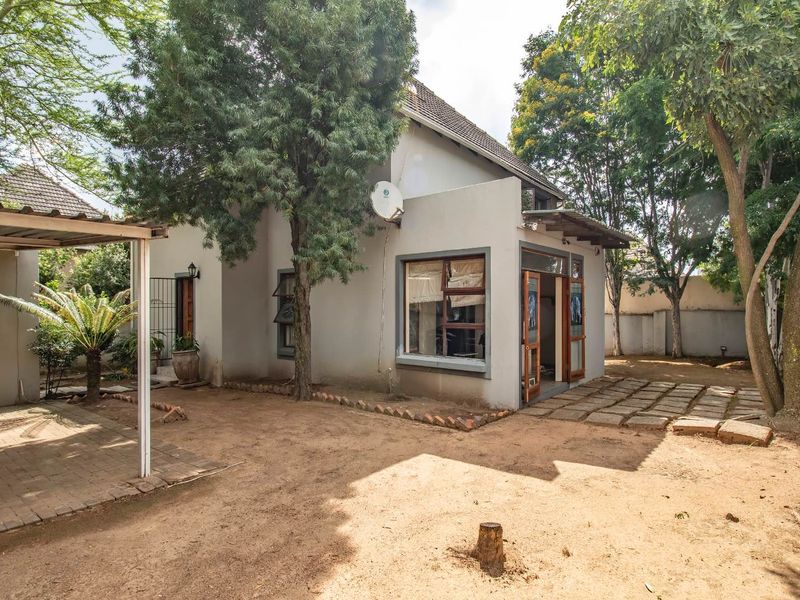 Spacious and Elegant Home in Secure Upmarket Estate - Photo 3