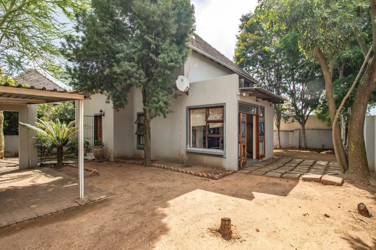 Spacious and Elegant Home in Secure Upmarket Estate - Photo 3