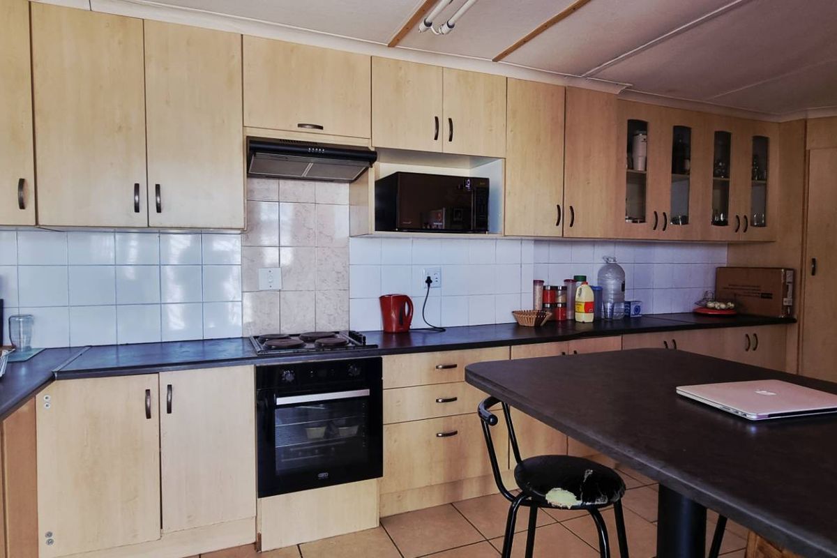 Wanaheda 3 bedroom house with flats - Photo 3