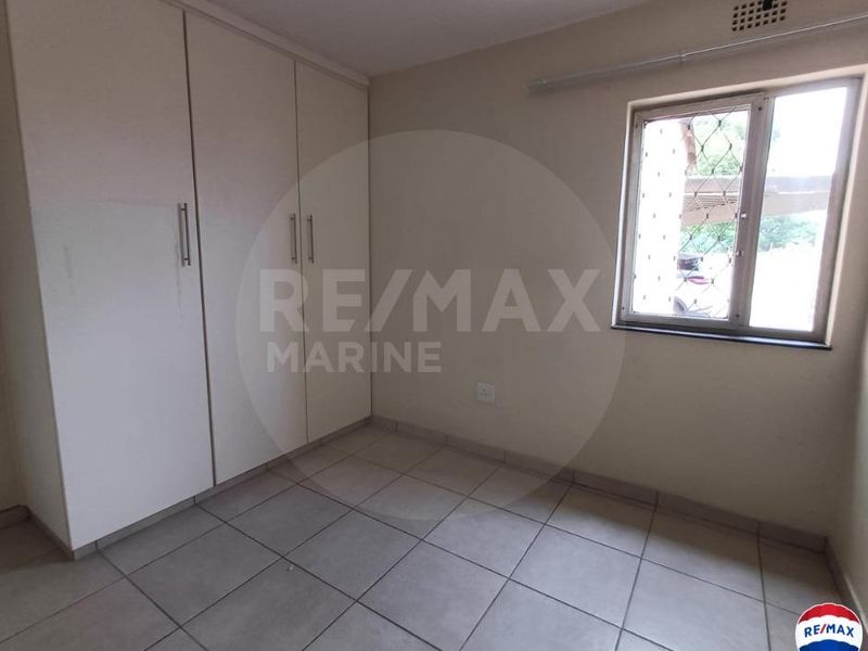 Spacious 3-Bedroom Apartment with Carport – No Pets Allowed - Photo 7