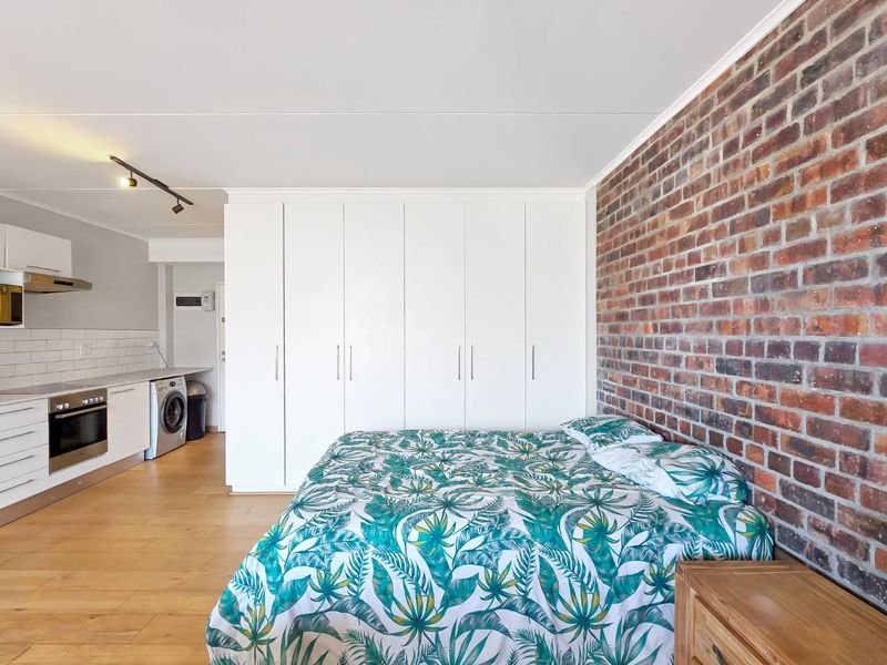 URBAN BLISS, FULLY FURNISHED, LOCK UP AND GO AND AIRBNB ALLOWED - Photo 4