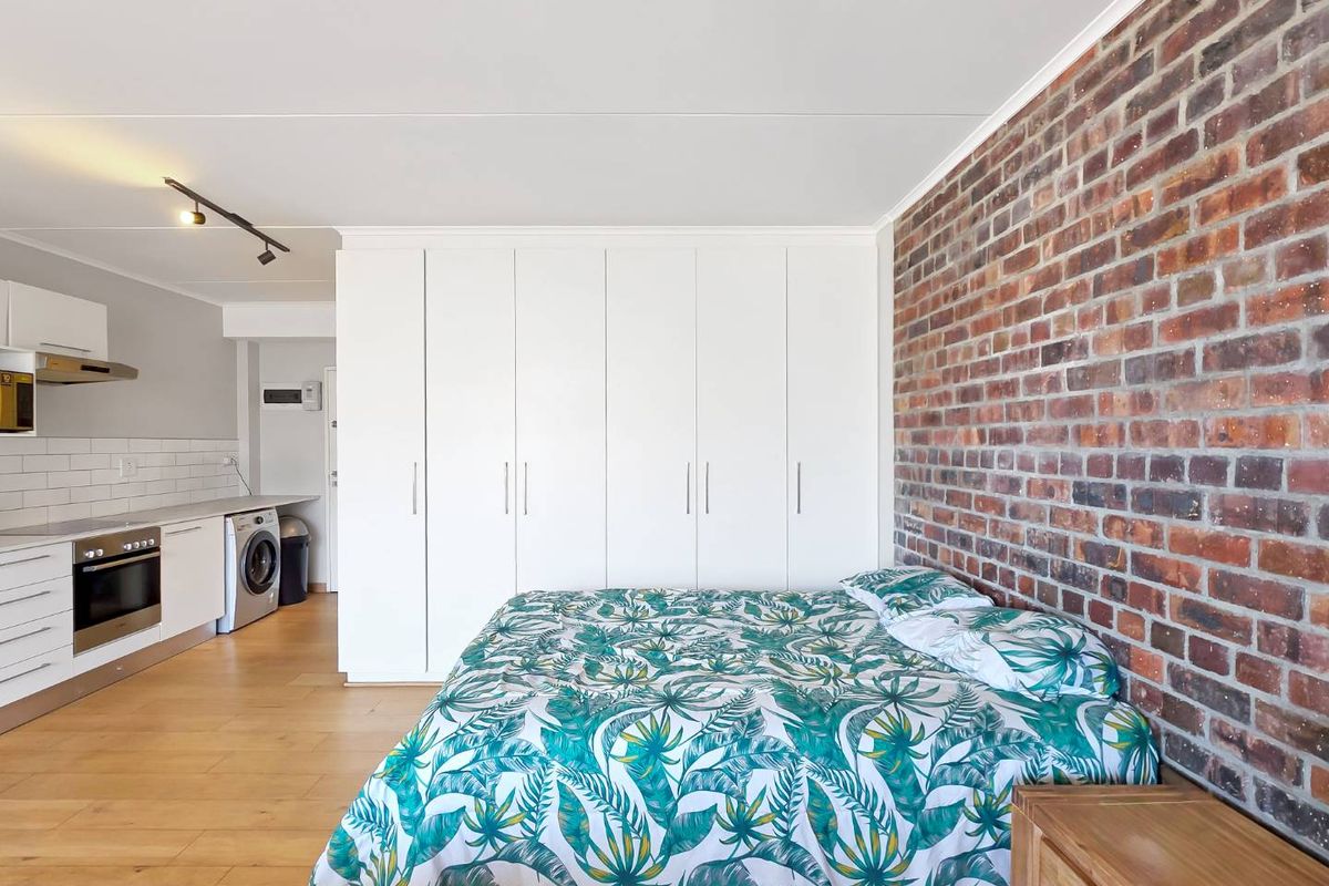 URBAN BLISS, FULLY FURNISHED, LOCK UP AND GO AND AIRBNB ALLOWED - Photo 4