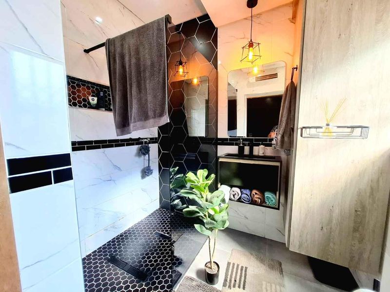 Modern luxury meets high-yield investment potential - Photo 6