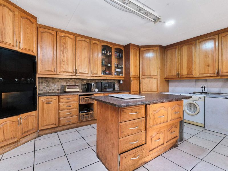 Spacious Family Home with Endless Potential - Photo 4