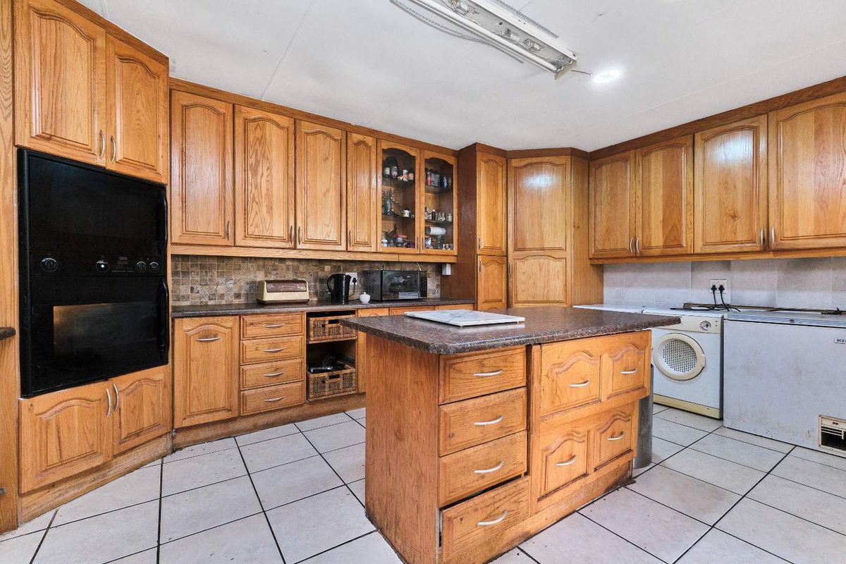 Spacious Family Home with Endless Potential - Photo 4