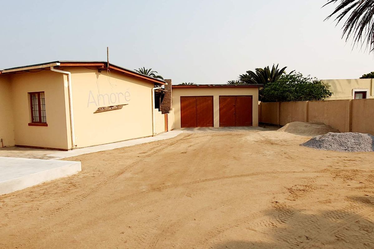 This property is centrally situated and walking distance to all amenities and the sea. - Photo 3