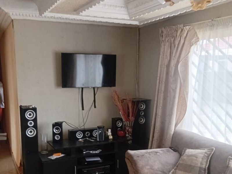 3 Bedroom Family House - Photo 3