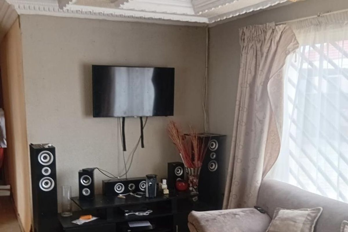 3 Bedroom Family House - Photo 3